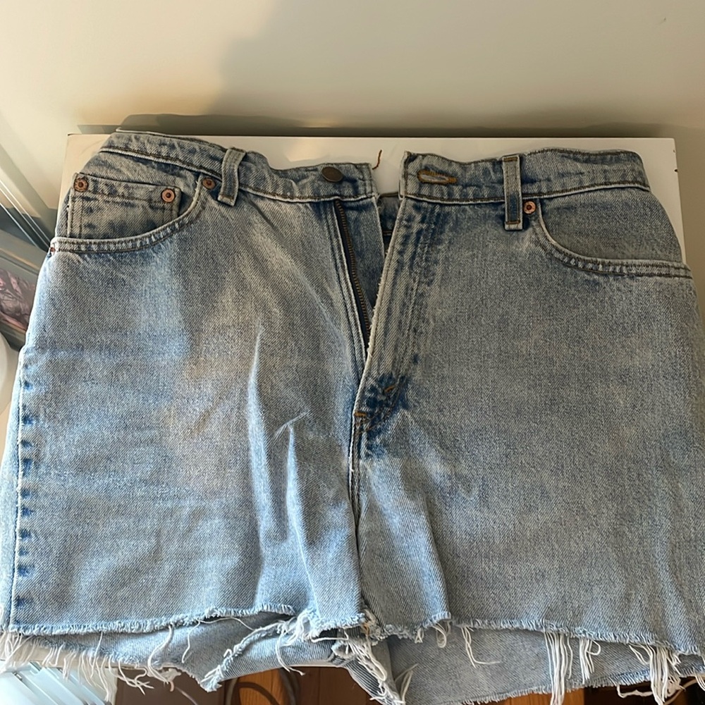 LEVI JEAN SHORTS